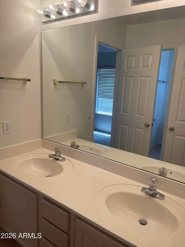 Building Photo - 4727 E Goldfinch Gate Ln
