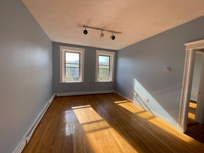 Building Photo - 1623 Commonwealth Ave