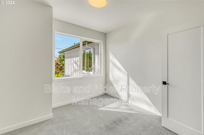 Building Photo - 5221 SE Boise St