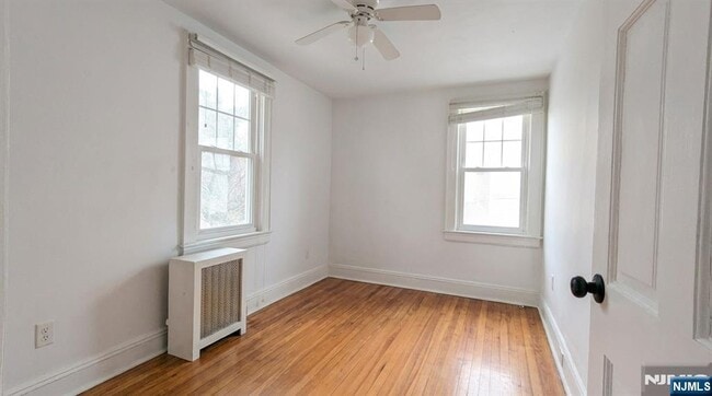 Building Photo - 33 Norwood Pl