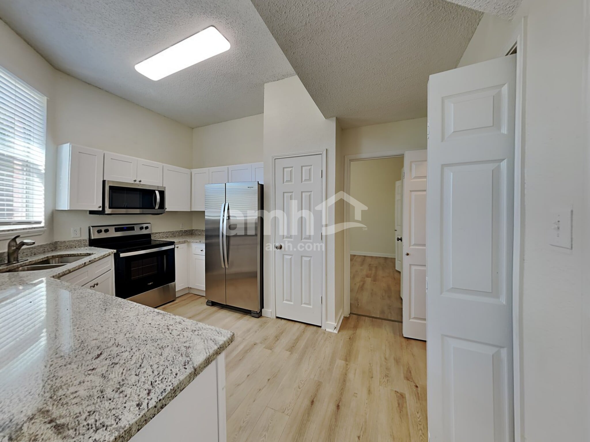 Building Photo - 225 Maple Ct