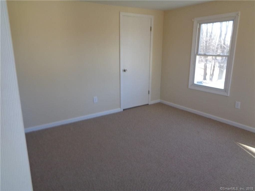 Building Photo - 454 Middle Tpke E