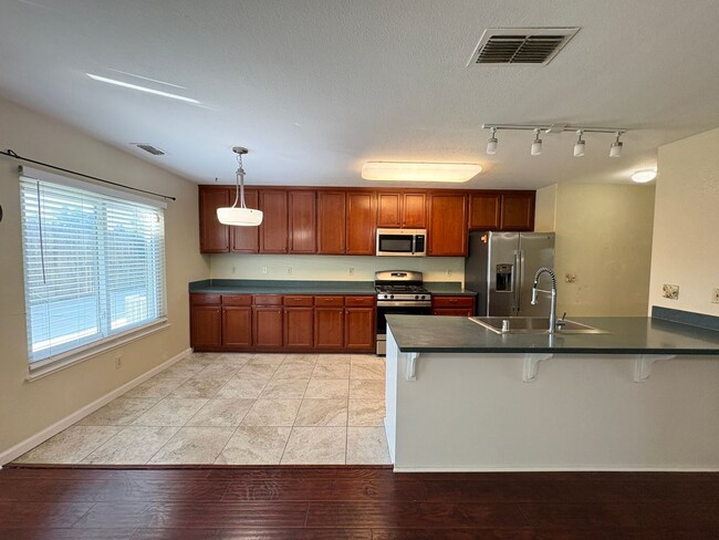 Building Photo - Gorgeous 4 Bedroom Home in Spanos Park