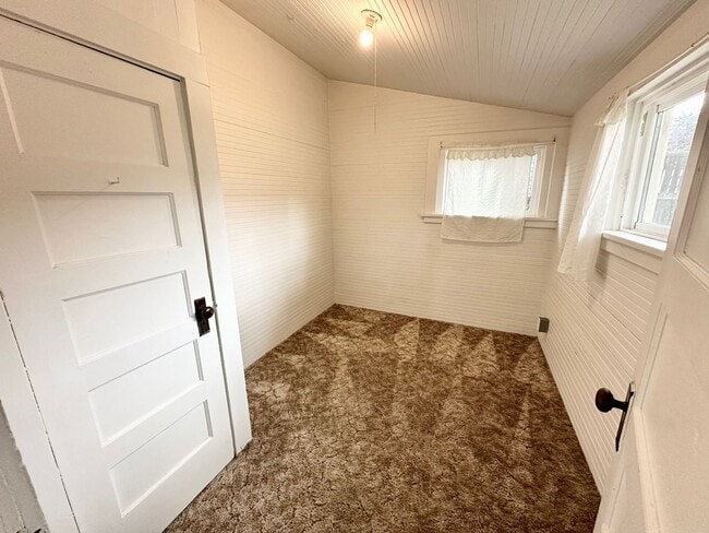 Building Photo - Charming 3 Bedroom Home Near Downtown Elle...