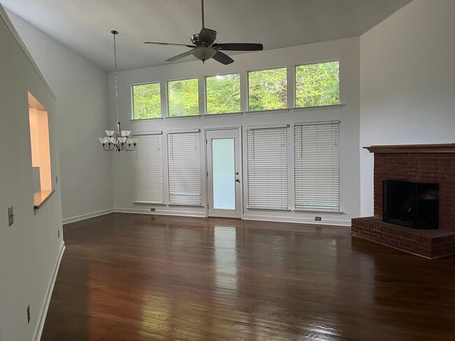 Building Photo - 3412 Armitage Dr