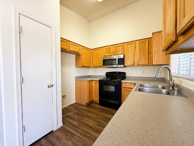 Building Photo - Charming 3-Bed, 2-Bath Home with Oversized...