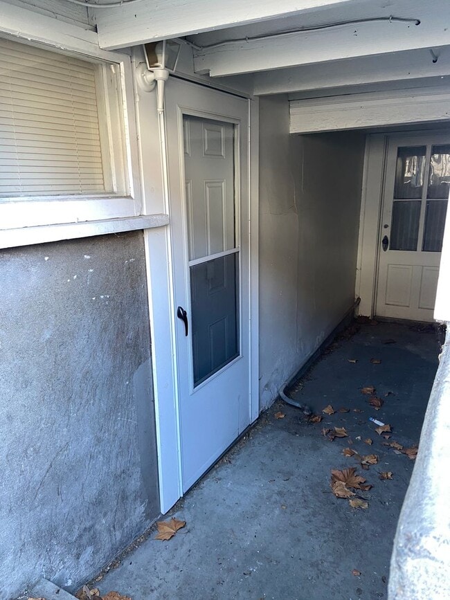 Building Photo - Charming Studio with Shared Patio and Coin-Op Laundry