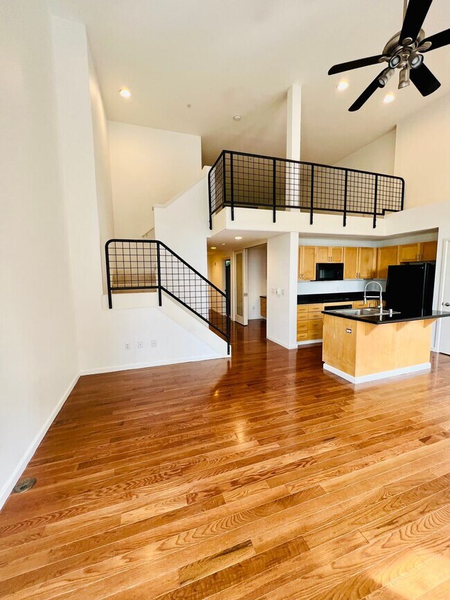 Building Photo - Belltown Loft Condo