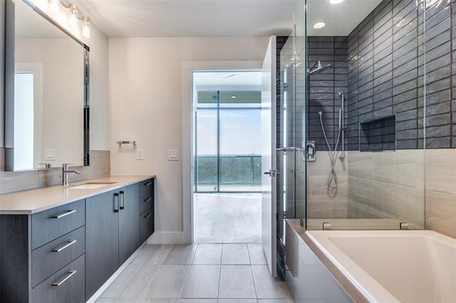 Building Photo - 8119 Douglas Ave