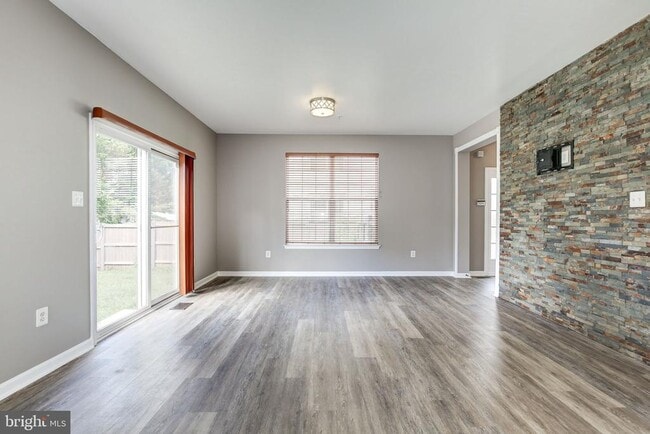 Building Photo - 151 Brynwood St