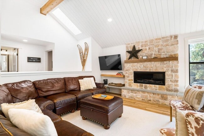 Building Photo - #11 Deer Lane, Sunriver OR 97707 - Long Te...