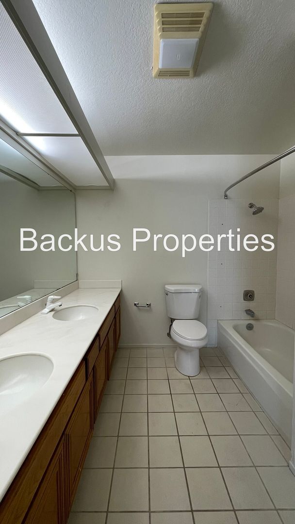 Building Photo - 18725 Vasquez Ct