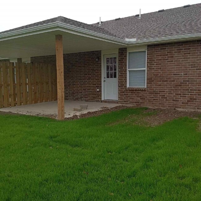 Building Photo - 134 SW 145th Rd