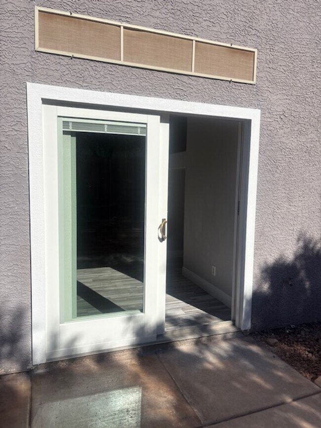 Building Photo - one story house with 3 bedrooms