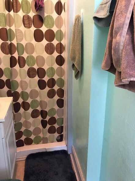 Bathroom - 3404 Baltimore Ave