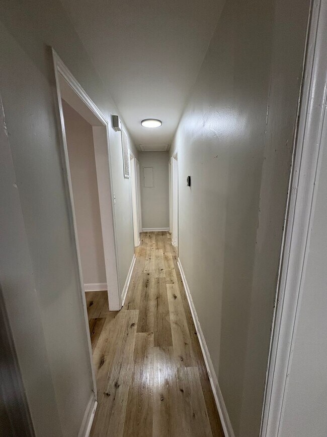 Building Photo - Renovated 3bed/1bath in Greensboro!