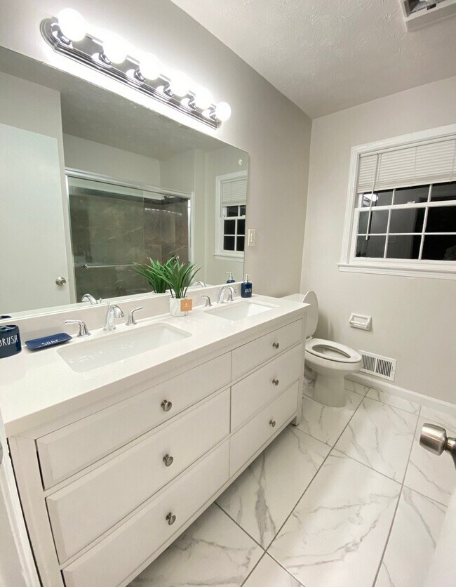 Building Photo - 175 Michael Dr