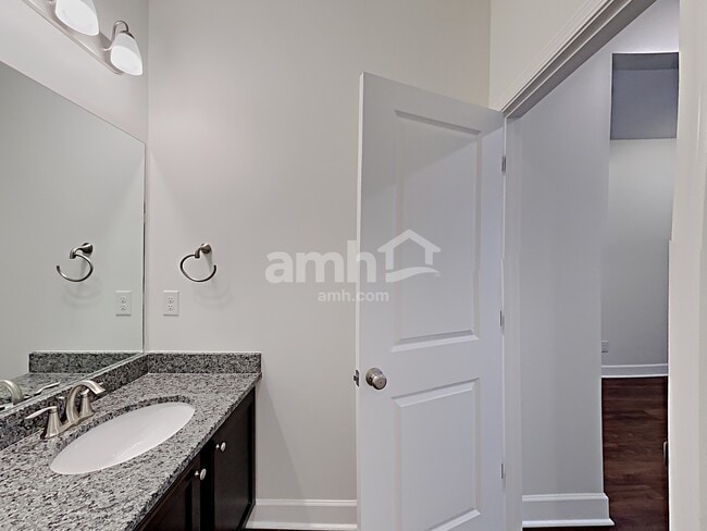 Building Photo - 4511 Tarpon Dr