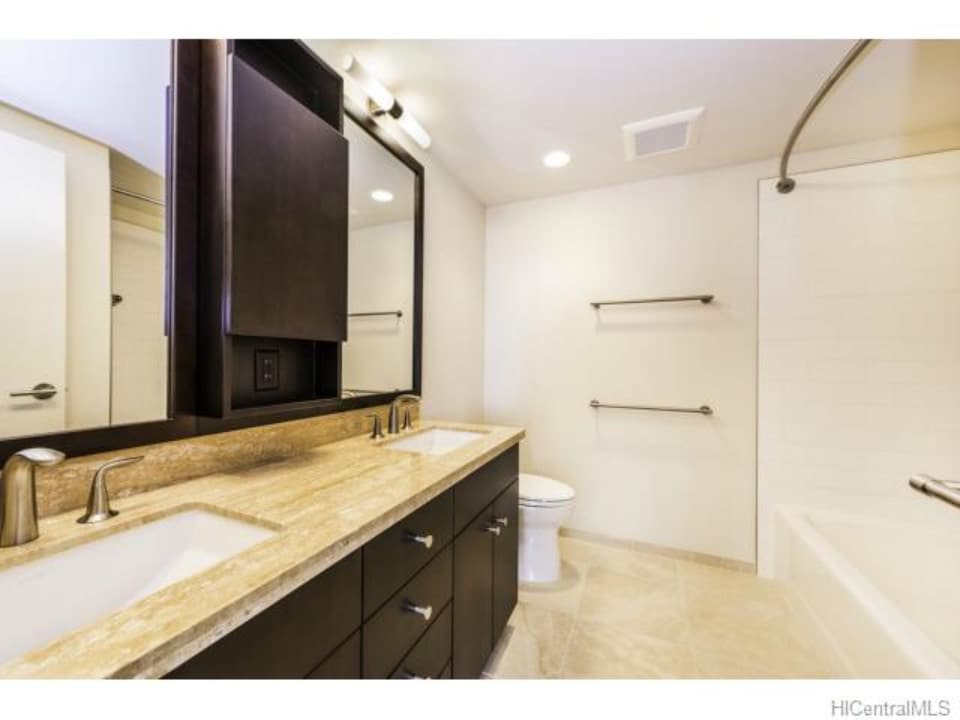 Building Photo - 1189 Waimanu St