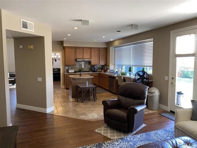 Building Photo - 3364 Avenida Nieve
