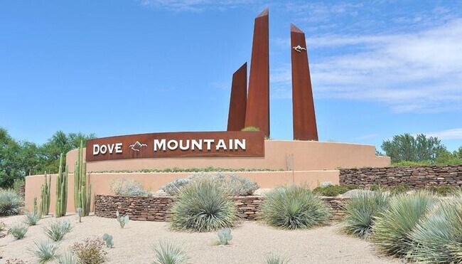 Building Photo - Priced right in Dove Mountain. Fresh & cle...