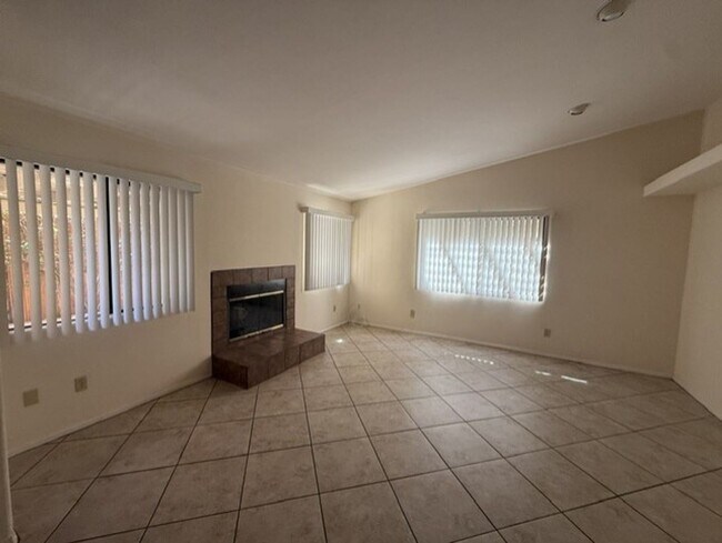 Building Photo - 52765 Avenida Diaz