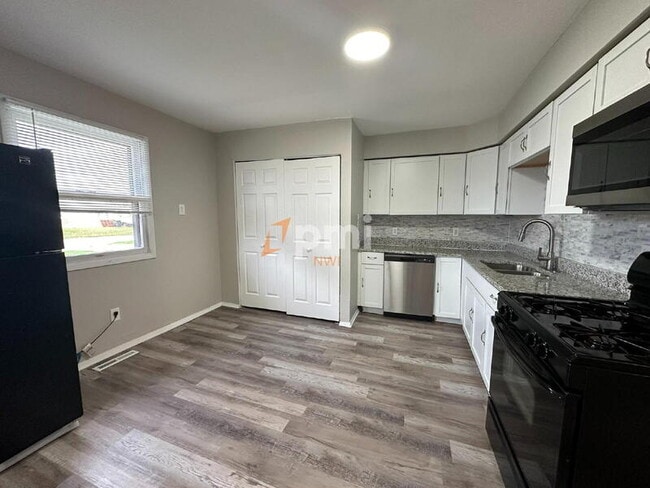 Building Photo - 5331 Aspen Ave