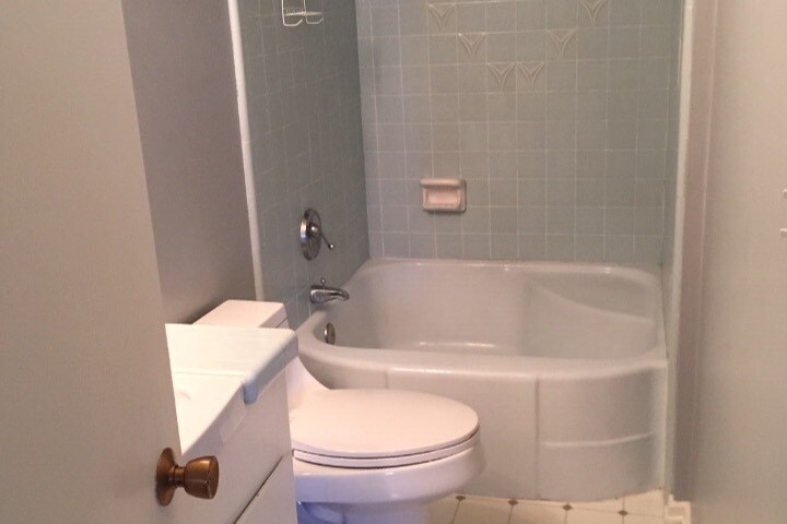 UPSTAIRS BATHROOM - 14273 E Sage St