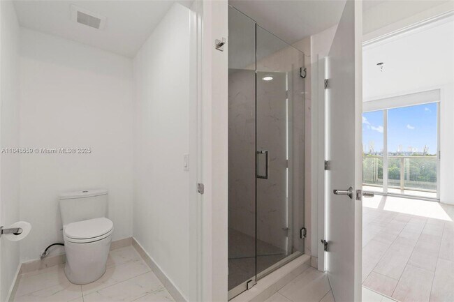 Building Photo - 16385 Biscayne Blvd