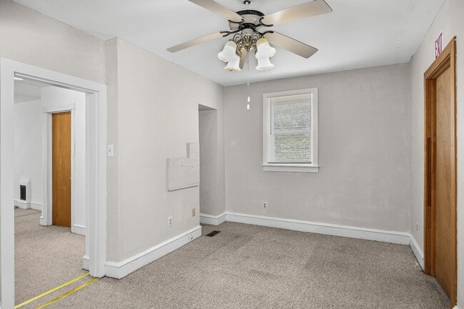 Building Photo - 688 N Broad St