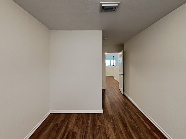 Building Photo - 26139 Flinton Dr