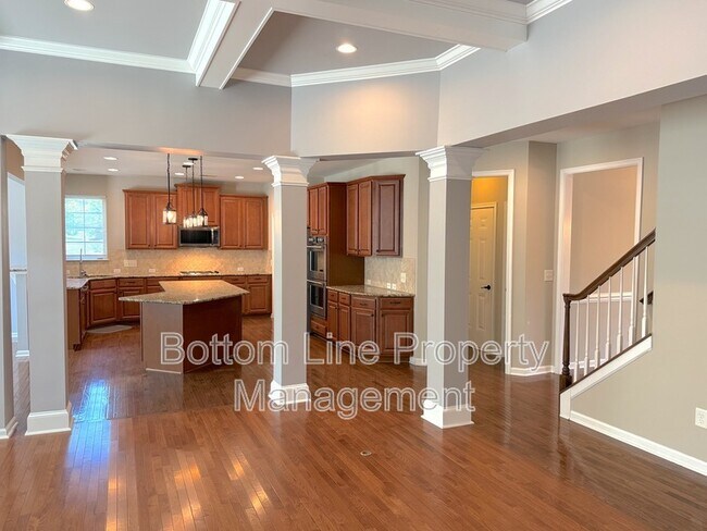 Building Photo - 15007 Skypark Dr