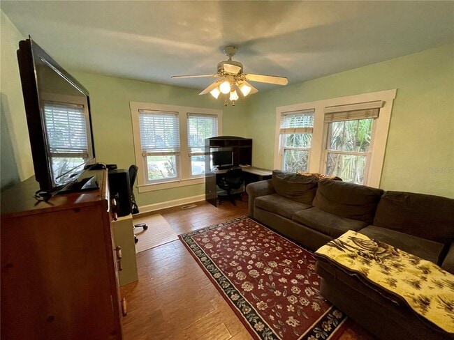 Building Photo - 2120 8th Ave W