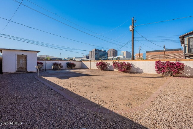 Building Photo - 745 E Pierce St