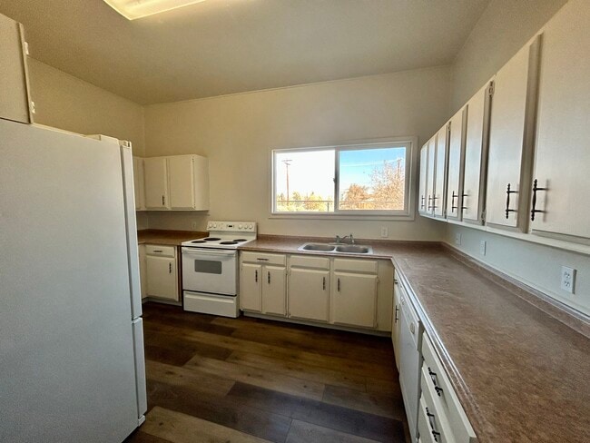 Building Photo - 904 Dresslerville Rd