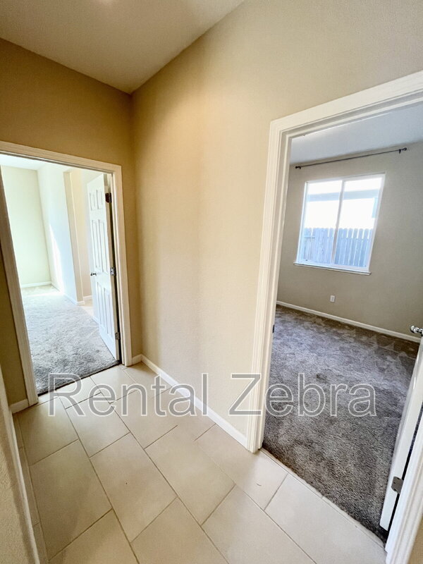 Building Photo - 482 Glendon Pl