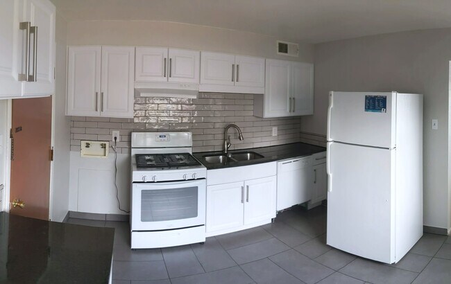 Building Photo - 10204 Candelaria Rd NE