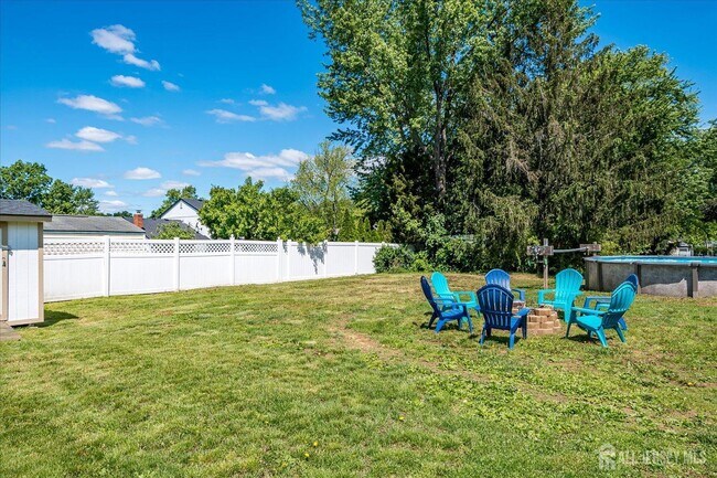 Building Photo - 25 Yorktowne Dr