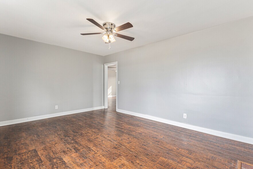 Building Photo - 701 9th Ave S