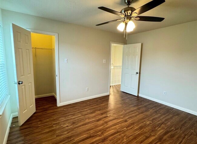 Building Photo - 5015 Cottonglen Ct