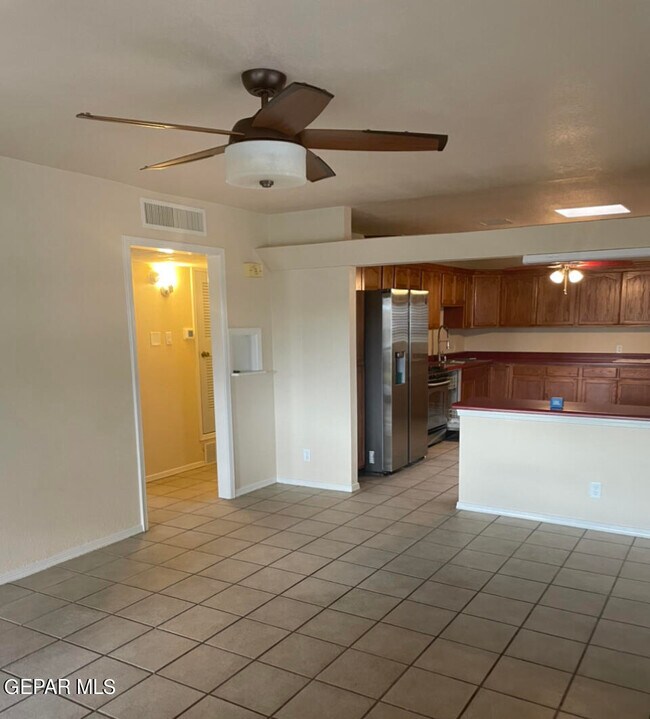 Building Photo - 9289 Leonardo Ave