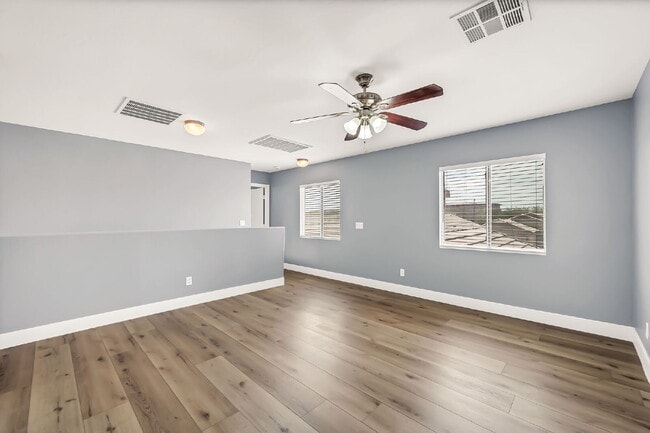 Building Photo - 2422 E Olivine Rd