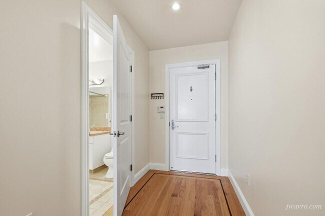 Building Photo - 166 Sanchez St