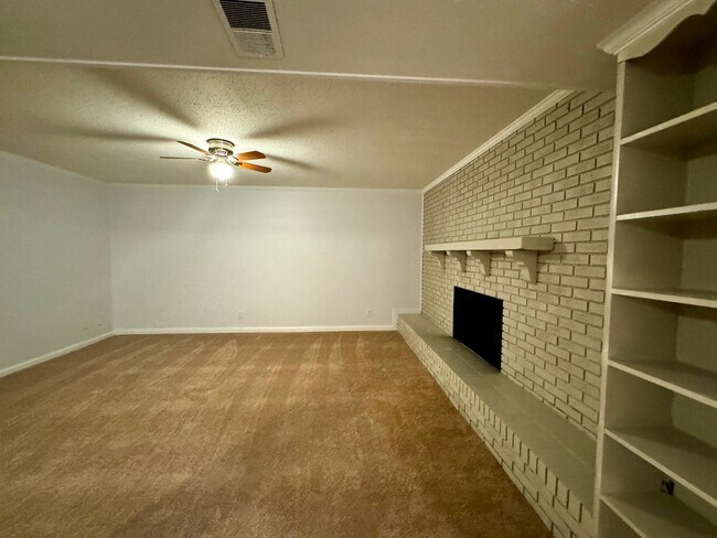 Building Photo - 215 Rivermont Rd
