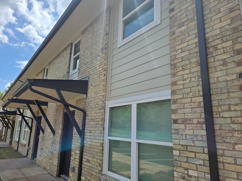 Building Photo - Sabine Apartments