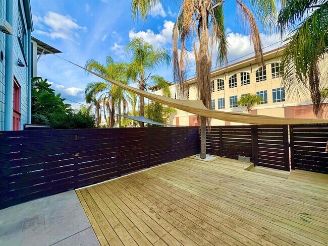 Building Photo - 2511 W Azeele St