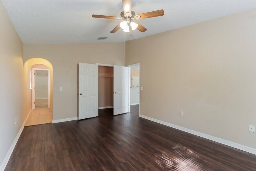 Building Photo - 703 Mountain Top Dr