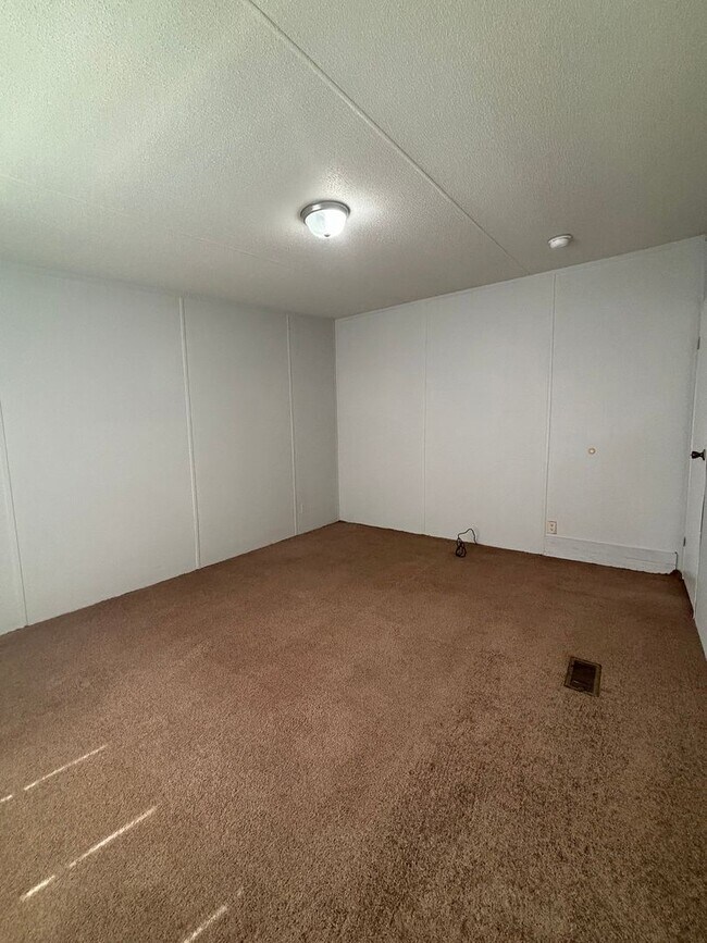 Building Photo - Wedgefield Community