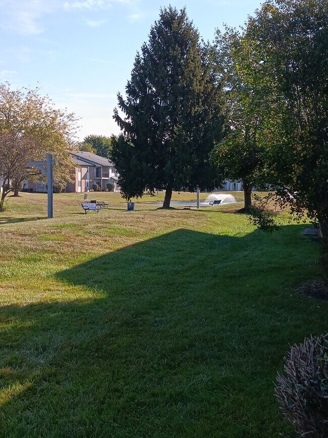 Building Photo - TWO BEDROOM ONE BATH UPSTAIRS