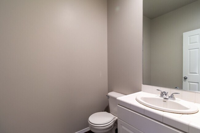 Building Photo - Beautiful 4 bedroom, 2.5 bathroom-Union Hi...